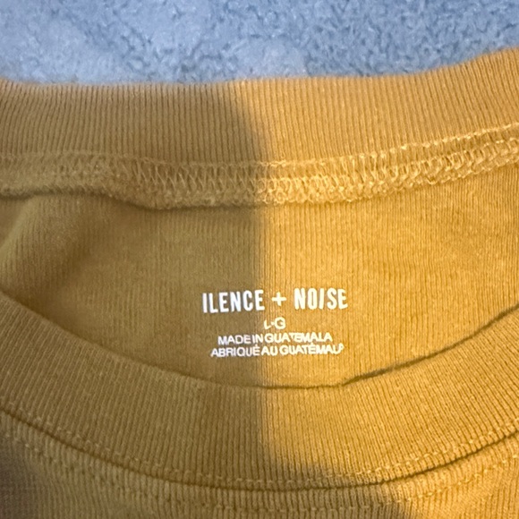 Silence + Noise Yellow Crop Top with Red Rose Design - Picture 4 of 4